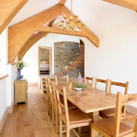 Howtown Sleeps 8 Wifi Vila
