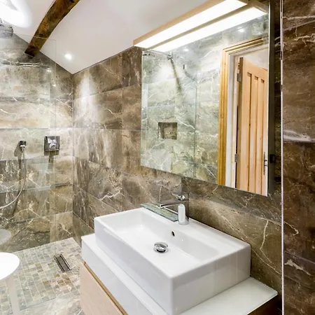 Howtown Sleeps 8 Wifi Vila *