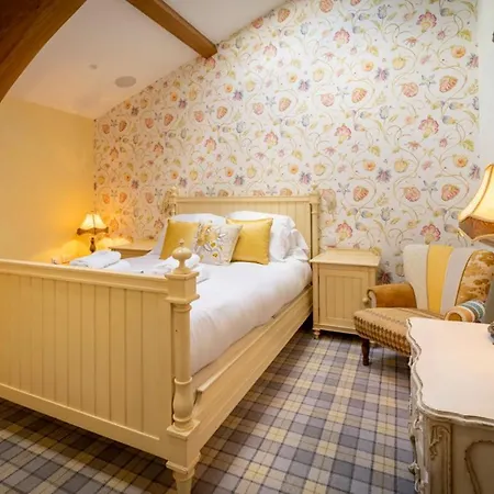 Howtown Sleeps 8 Wifi Villa